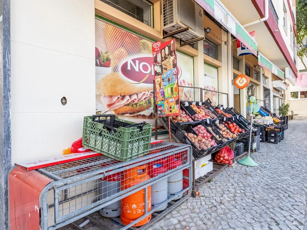 Supermercado em Vale de Figueira Bobadela - Image 11