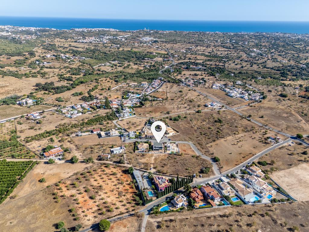 Moradia T5 contemporânea em construção avançada com piscina | Álamos, Guia – Albufeira - Image 42