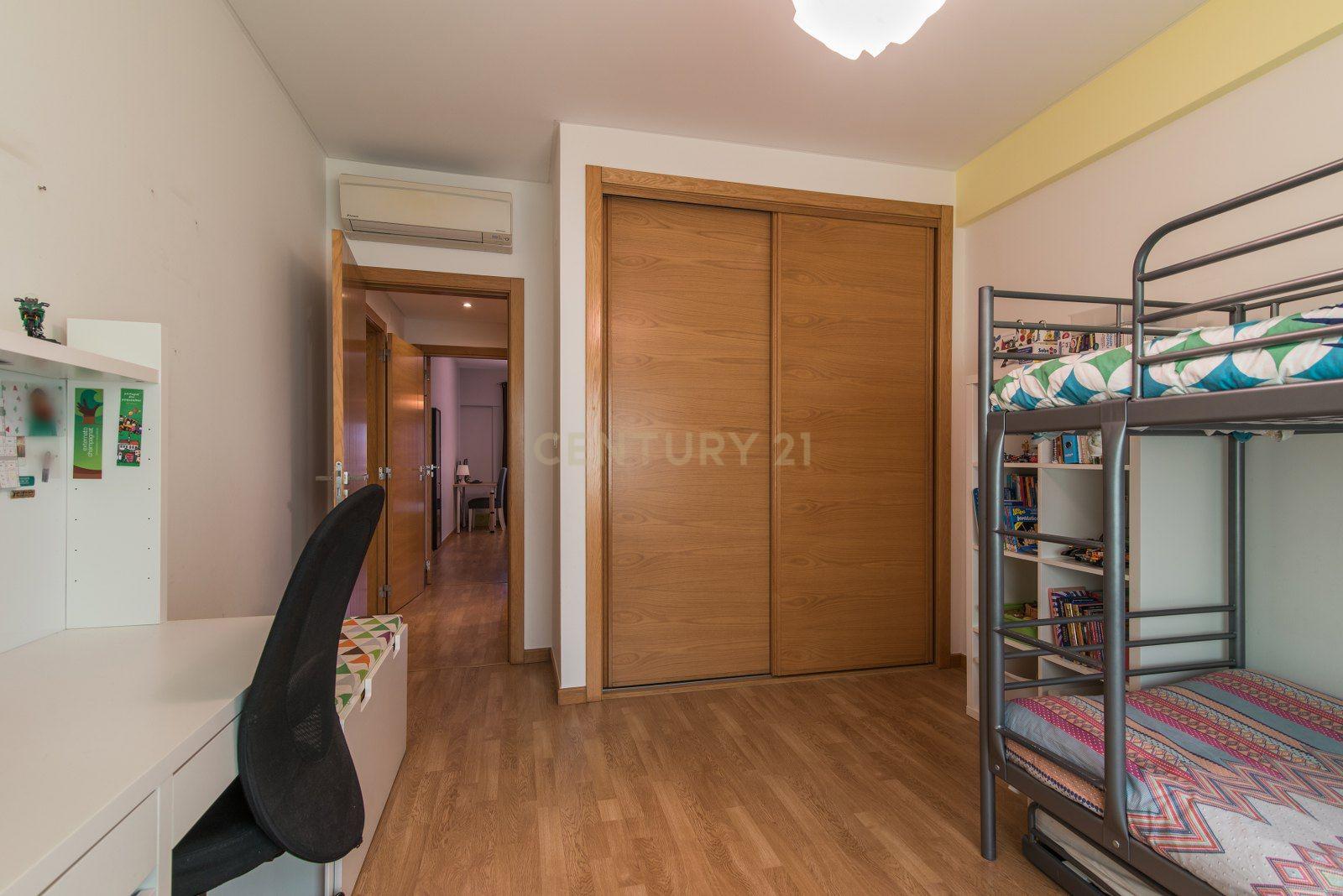 T2 com Garagem | 450 m do Metro - Image 15