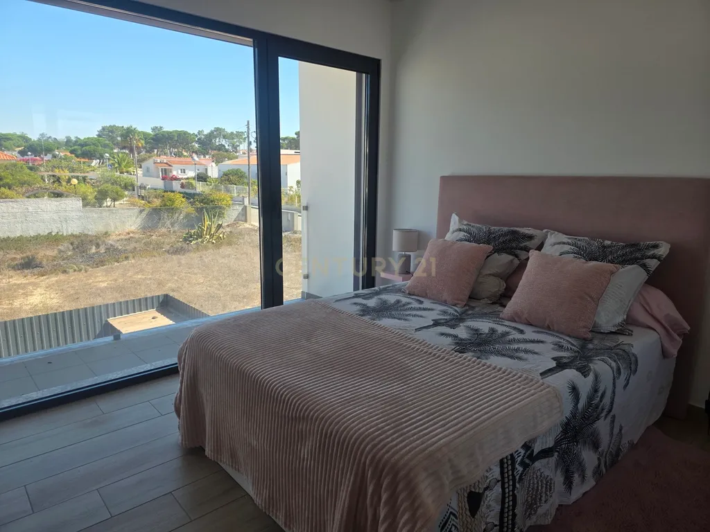 Moradia T3 com piscina e vista mar na Lagoa de Albufeira - Image 34