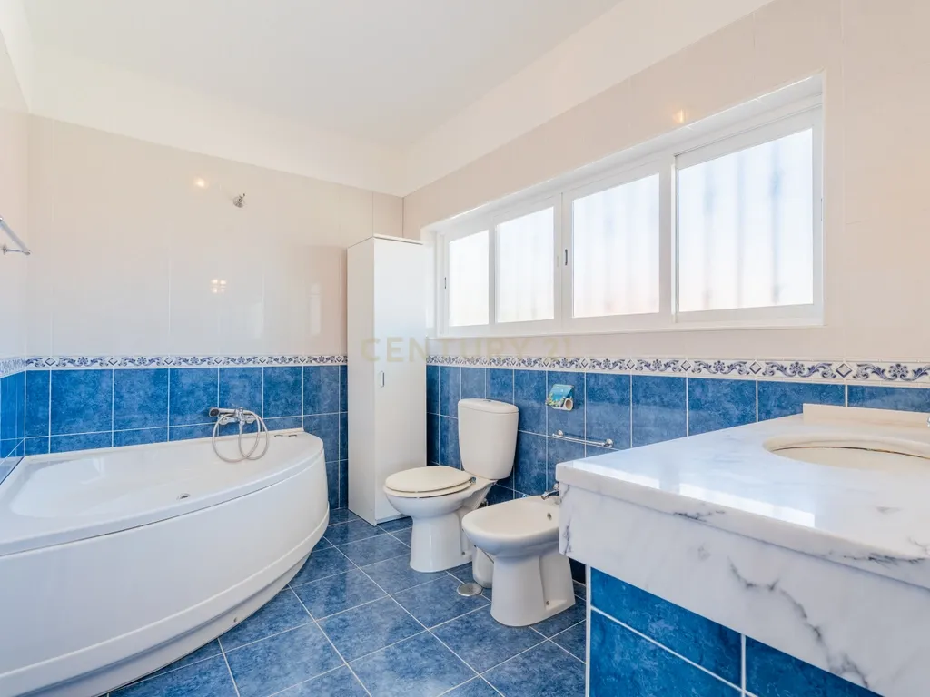 Moradia T4 com jardim no Bairro do Rosário, Cascais - Image 36