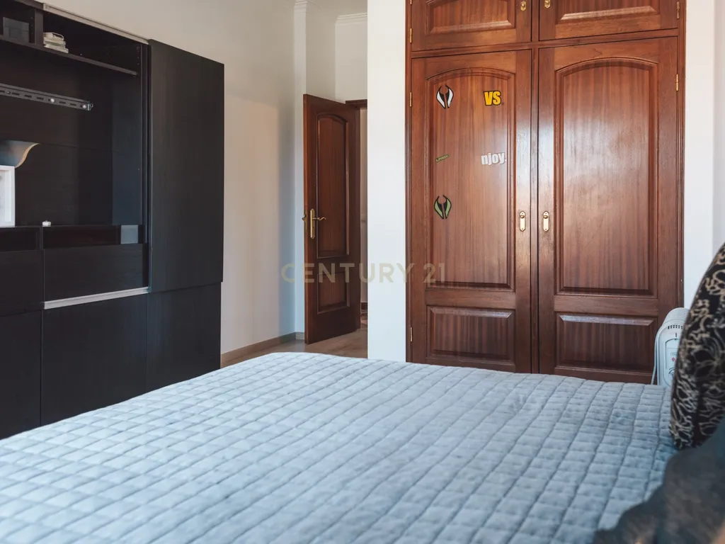 Moradia Isolada T4+2 com Piscina | Lazarim – Charneca da Caparica - Image 26