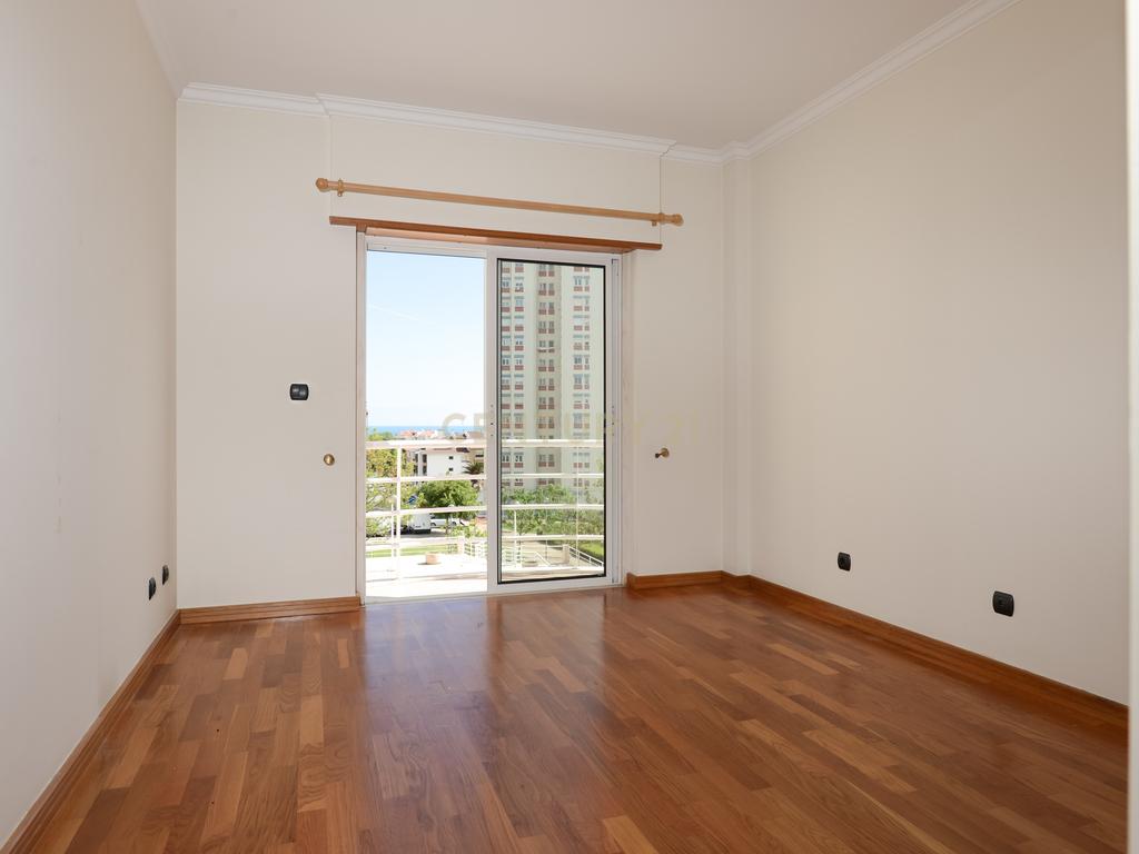 Apartamento T2 com Vista Mar, 2 lugares de garagem na Parede, Cascais - Image 12
