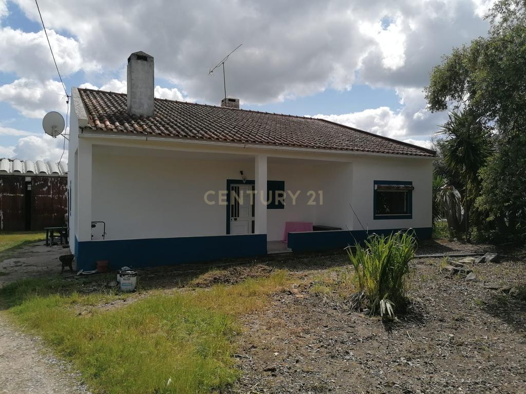 Quinta Rústica em Évora com 8.750 m2 e uma Vista Campestre - Image 1