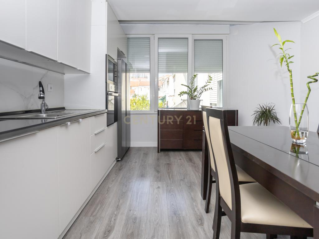 Apartamento T3 mais sótao, num 1 andar em Amora - Seixal - Image 31