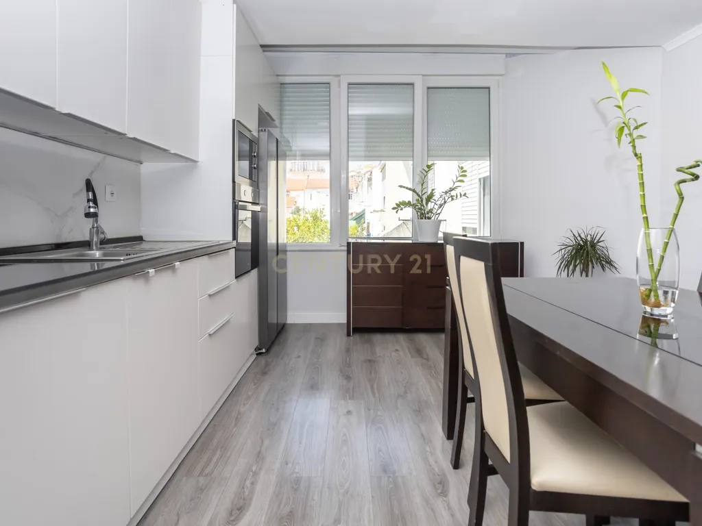 Apartamento T3 mais sótao, num 1 andar em Amora - Seixal - Image 31