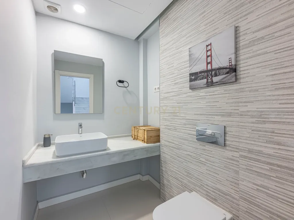 Moradia de Luxo a 500 Metros da Praia - Image 22