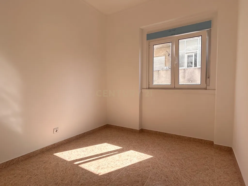 Apartamento T3 para Arrendamento em Moscavide | 3.º Andar sem Elevador - Image 14