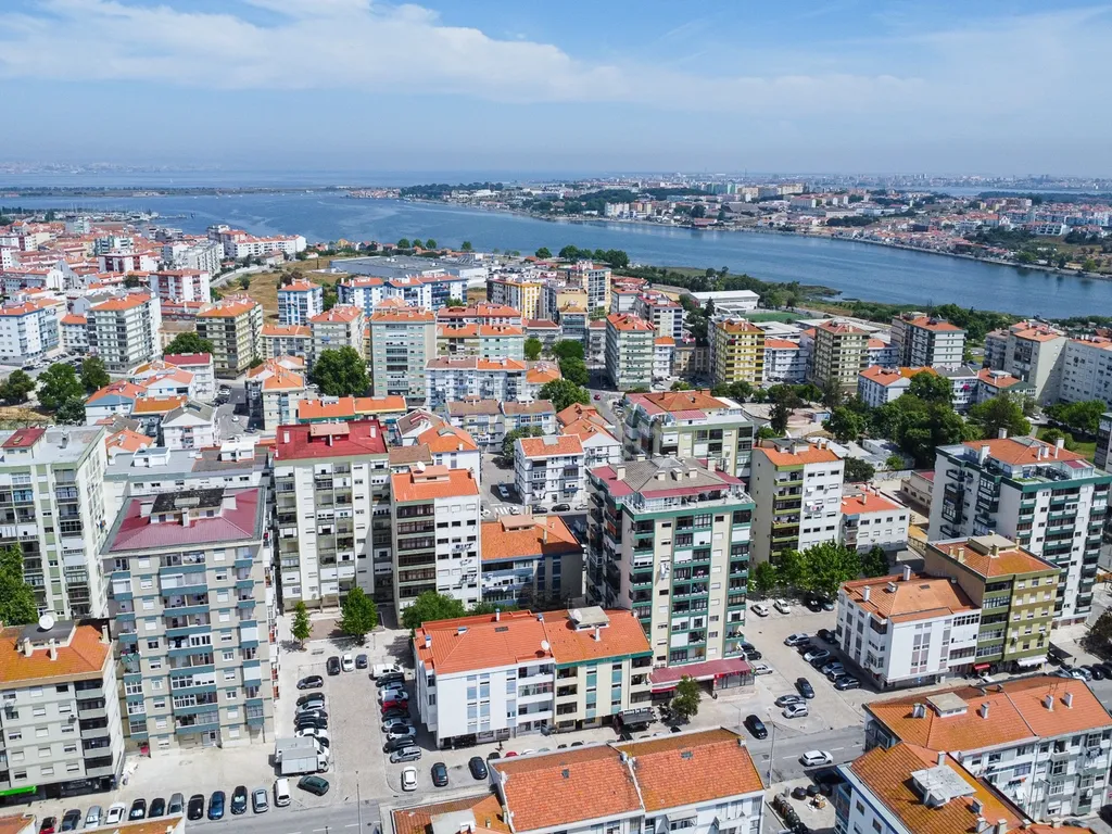 Apartamento T3 em Amora, Seixal - Image 17