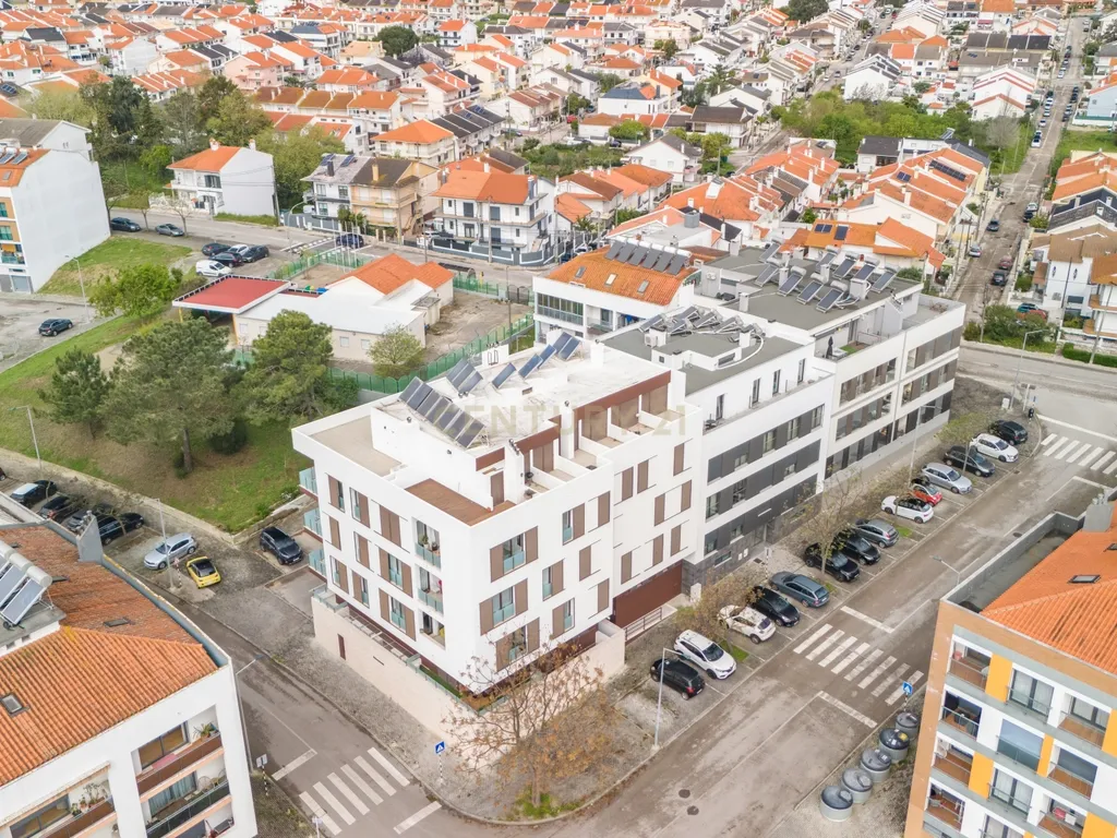 T3 duplex - Quinta da Fábrica - Corroios - Image 24