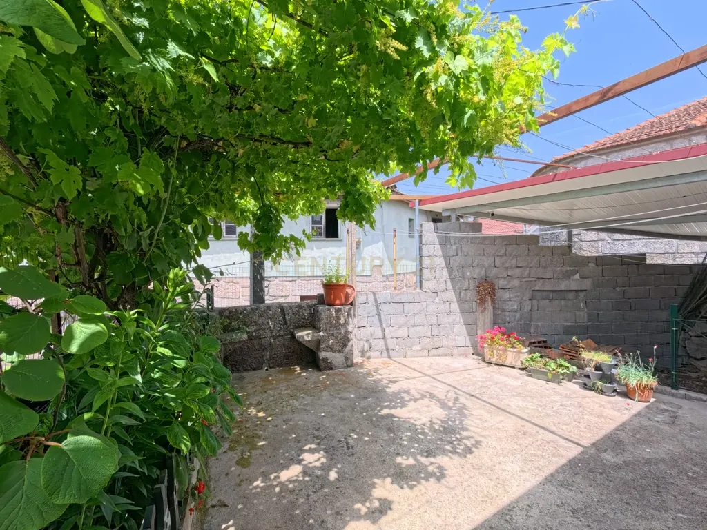 Moradia térrea com espaço exterior + 3 Terrenos Rústicos em Queirã - Vouzela - Image 2