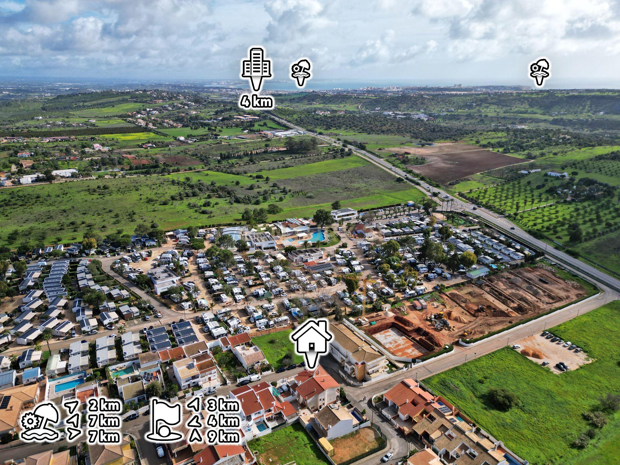 Moradia T4 espaçosa e luminosa, com garagem em Espiche, Lagos - Image 35