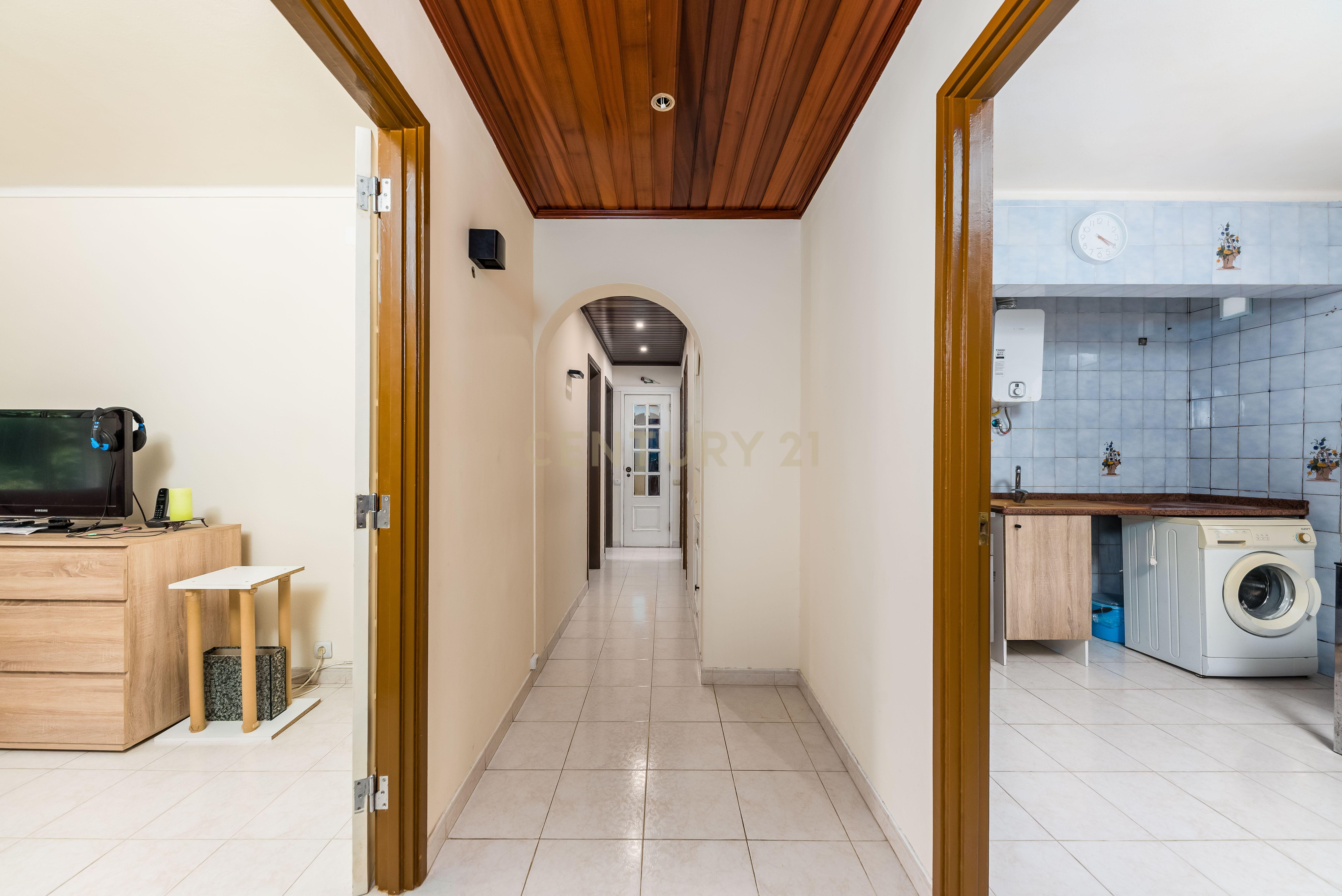 Fotografia 9 de Apartamento T4 convertido em T3 | Mira-Sintra