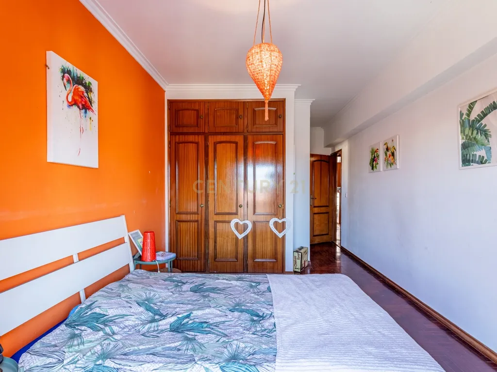 Fantástico Apartamento T3 com Excelente Luminosidade no Chapim, Odivelas - Image 9