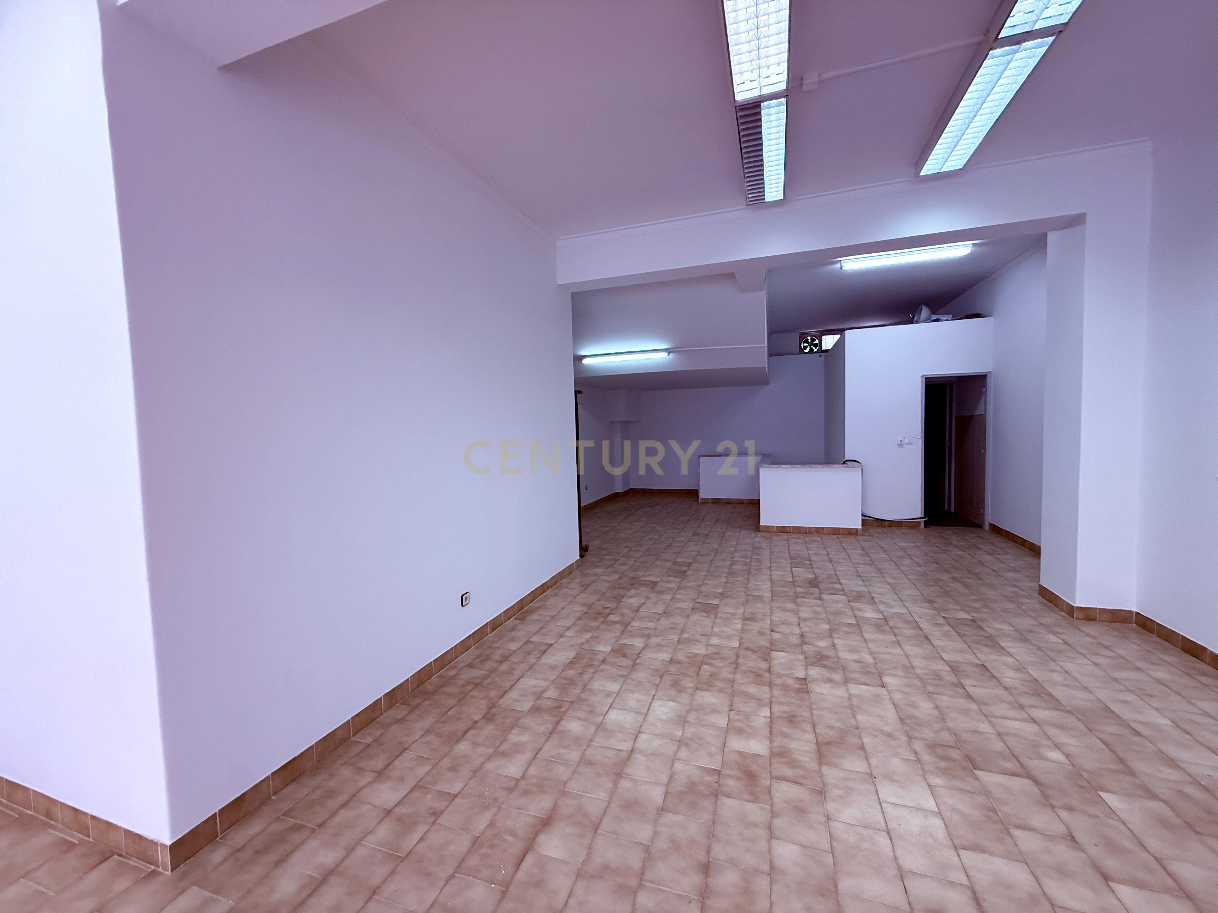 Fotografia 5 de Loja no Casal de São Brás, Amadora - 170m² por 1100€