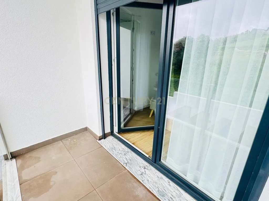 Moradia Geminada T4 em Caneças, Moderna e com excelentes acabamentos - Image 34