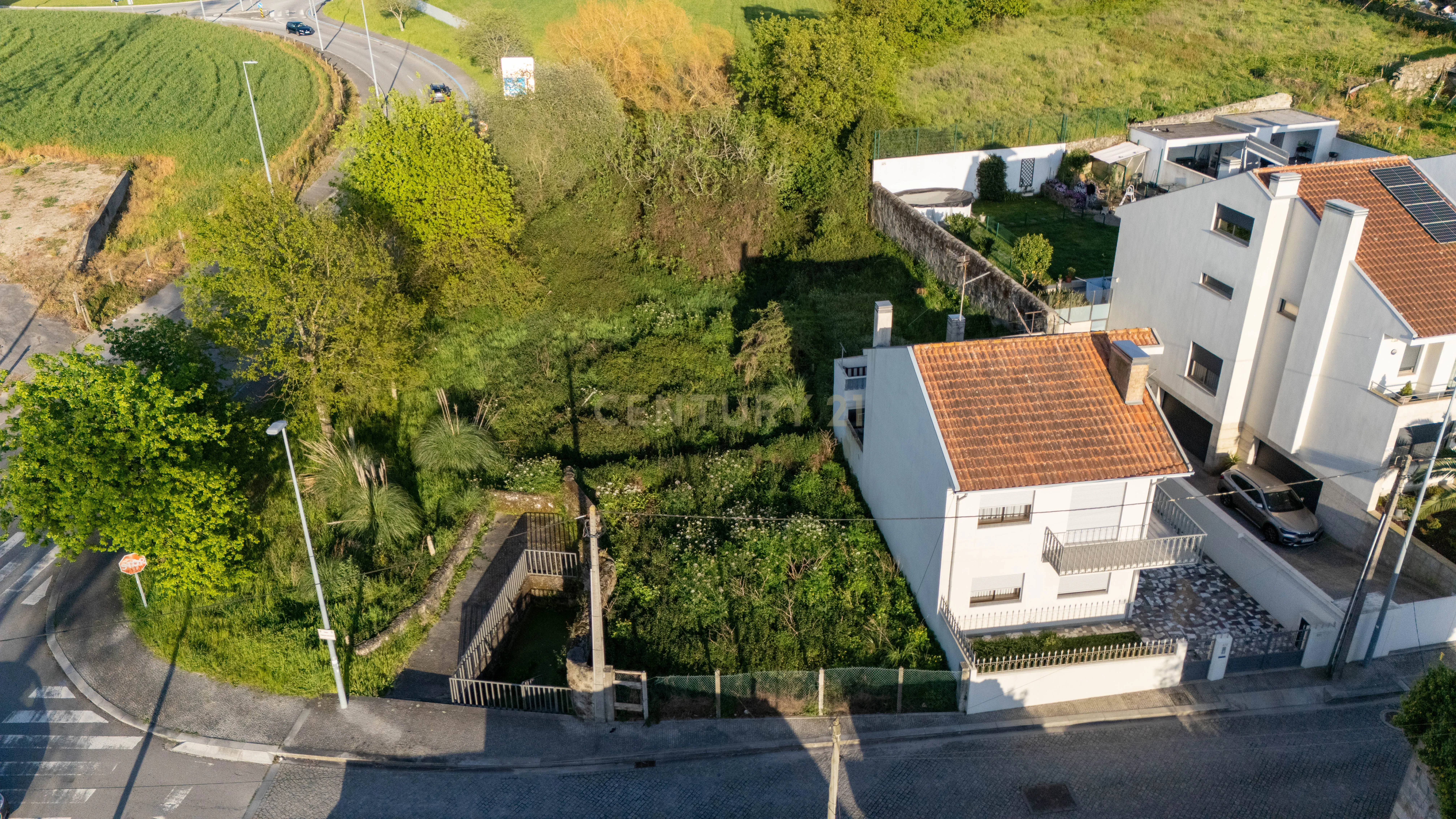 Terreno com Projeto de Loteamento Aprovado para Construção de Moradia - Image 25