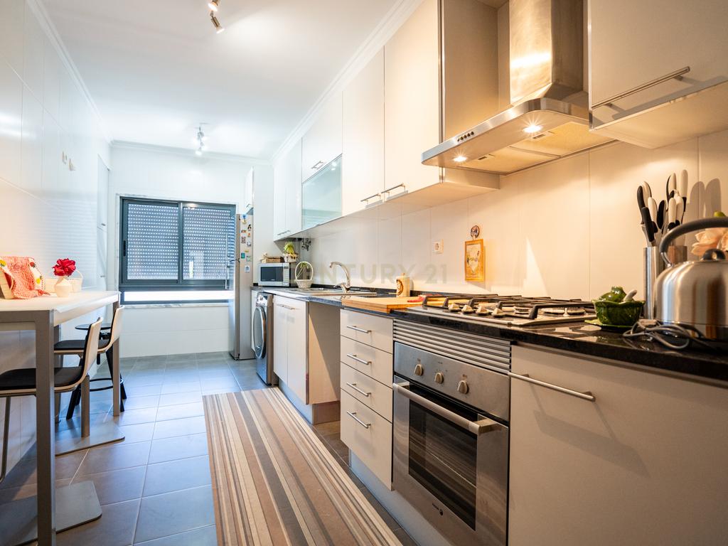 Apartamento T3 Porto Salvo - Image 5