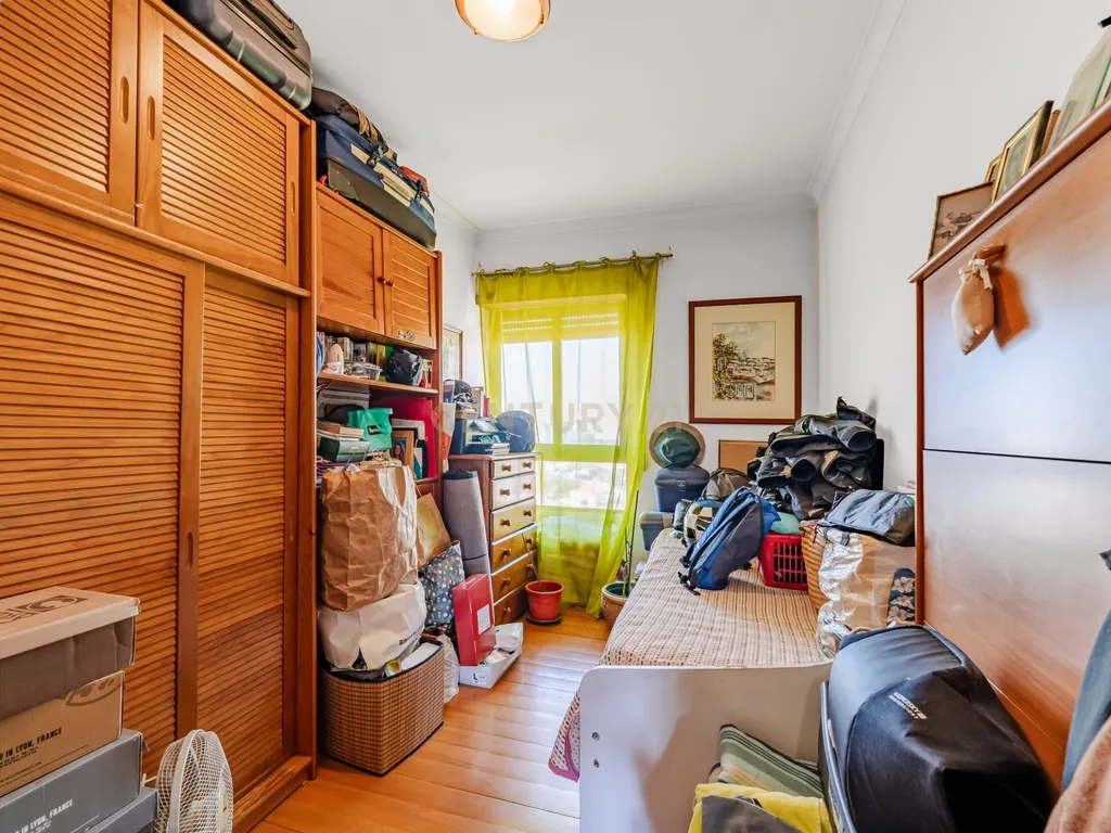 Apartamento T3 com Vista desafogada e parqueamento, no Feijó - Almada - Image 25