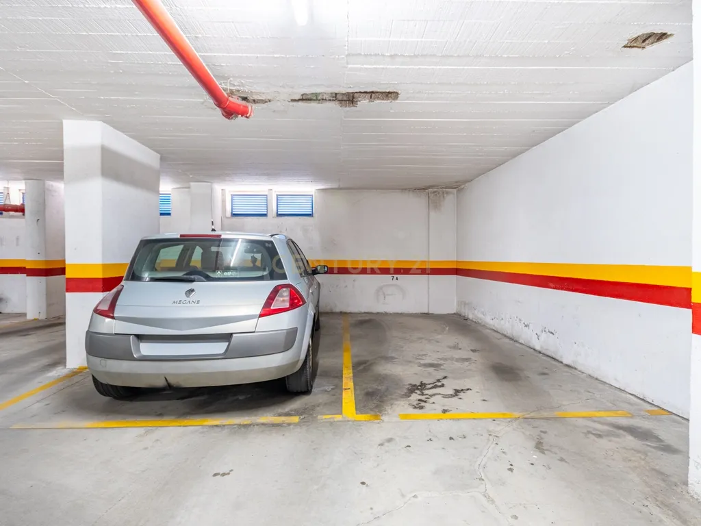 Exclusivo T4 Duplex na Urbanização da Cavaleira | 205 m² de Área Total | Parqueamento - Image 36