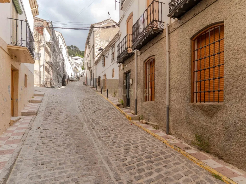 EXCLUSIVA CASA TRADICIONAL CON VISTAS ÚNICAS EN MONTEFRÍO - Image 42