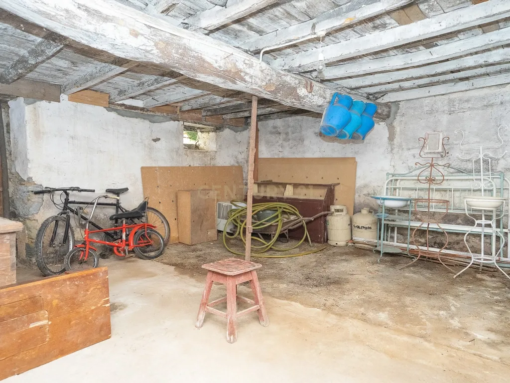 Moradia T3 para recuperar com terreno a 1,5km do centro de Vila Nova de Poiares - Image 28