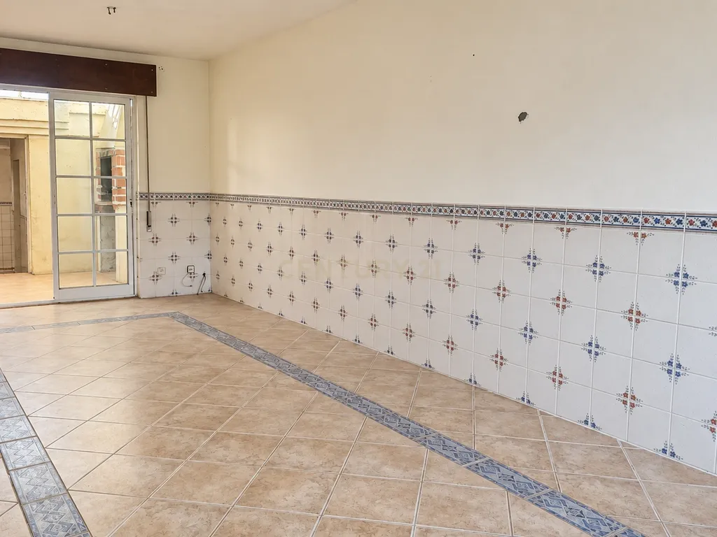 Moradia T3 com garagem, terraço e quintal em Vendas de Azeitão - Image 11