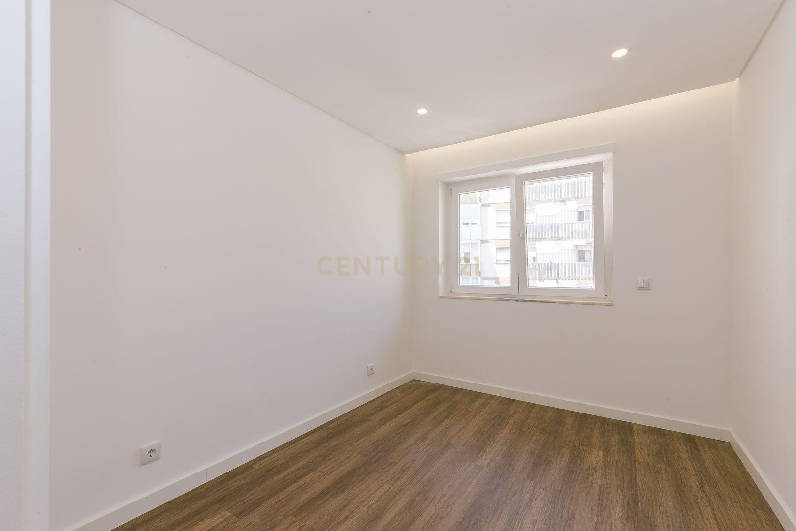 Fotografia 12 de Apartamento T2 Remodelado em Sacavém