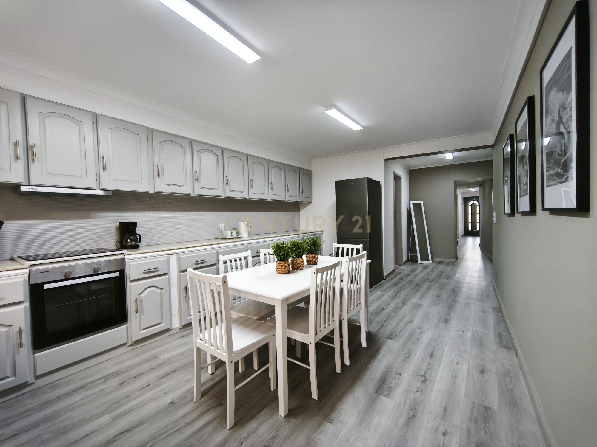 Moradia T2 no Centro da Ribeira Grande – Localização Privilegiada - Image 21