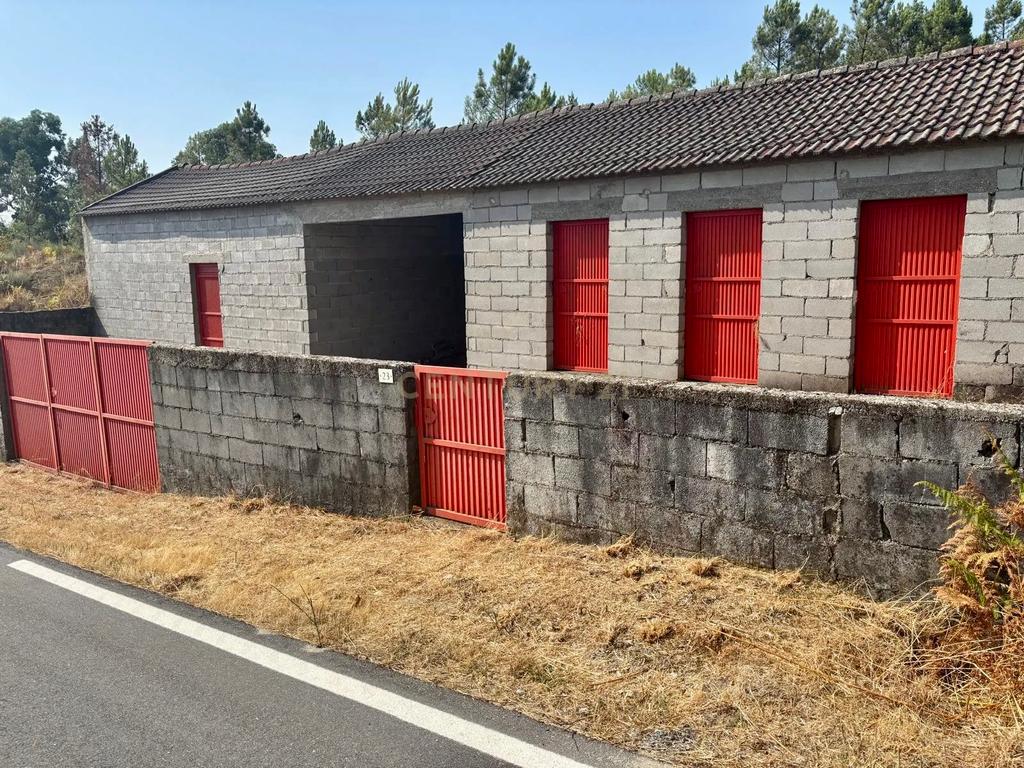 Arrecadação com área exterior em Pinheiro, Aguiar da beira - Image 11