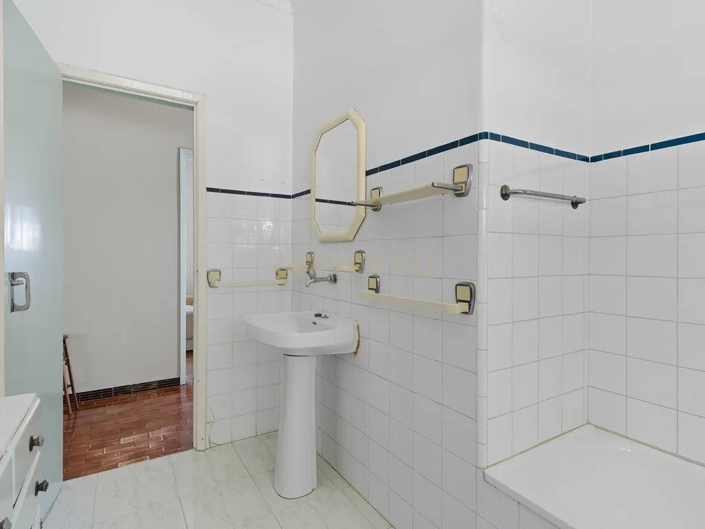 Moradia Bi-familiar com terreno de 800m2 urbanos - Paredes, Alenquer - Image 15