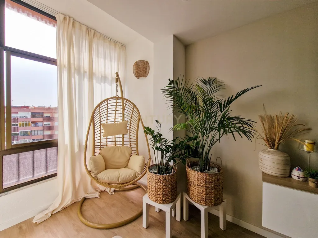 Excelente apartamento de 4 assoalhadas RENOVADO recentemente, com amplitude de todas as suas divisões - 113m2. - Image 3