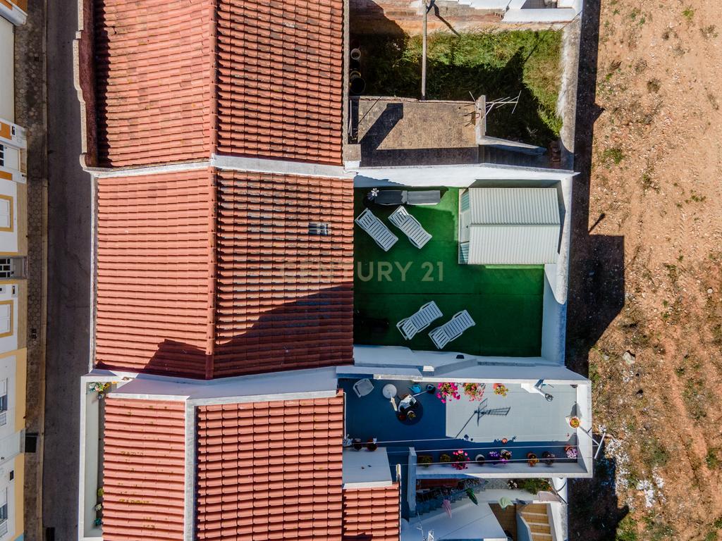 Moradia Térrea no Parchal com Espaço Exterior Privativo e Excelente Exposição Solar - Image 14