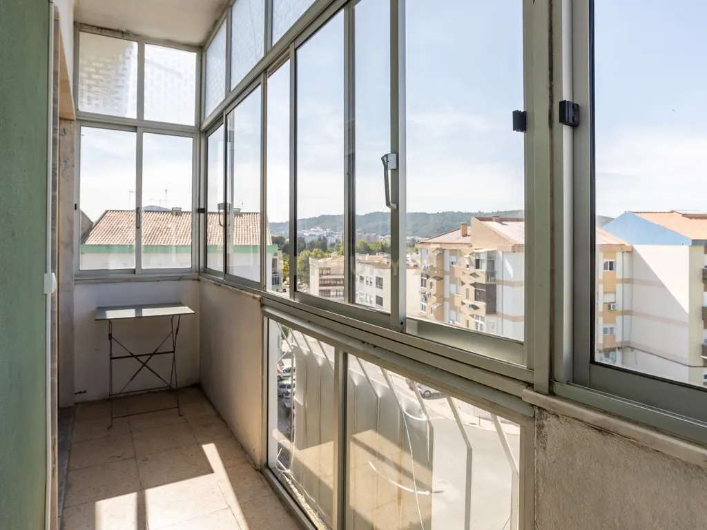 Magnífico T4 no Bairro de São Gabriel com 3 Varandas e Vista Panorâmica – Setúbal - Image 21