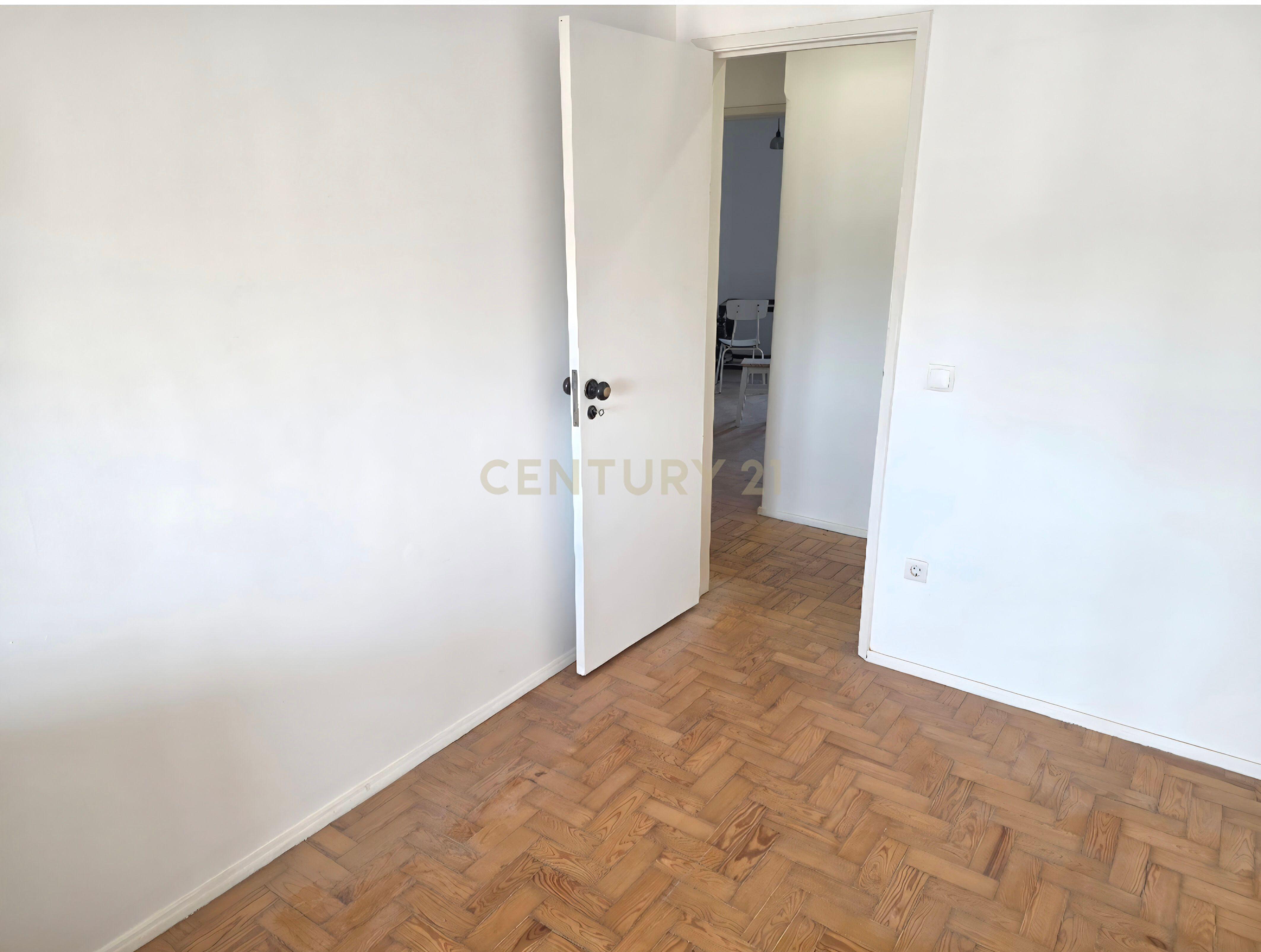 Fotografia 10 de Apartamento T3 Renovado na Parede