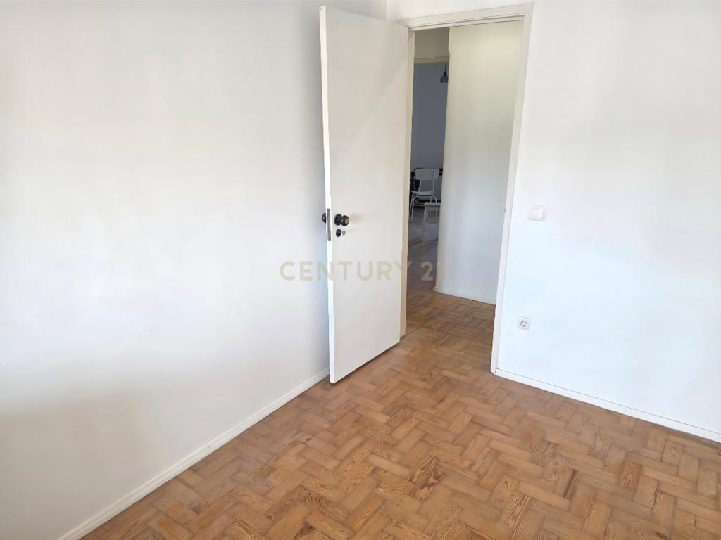 Apartamento T3 Renovado na Parede - Image 10