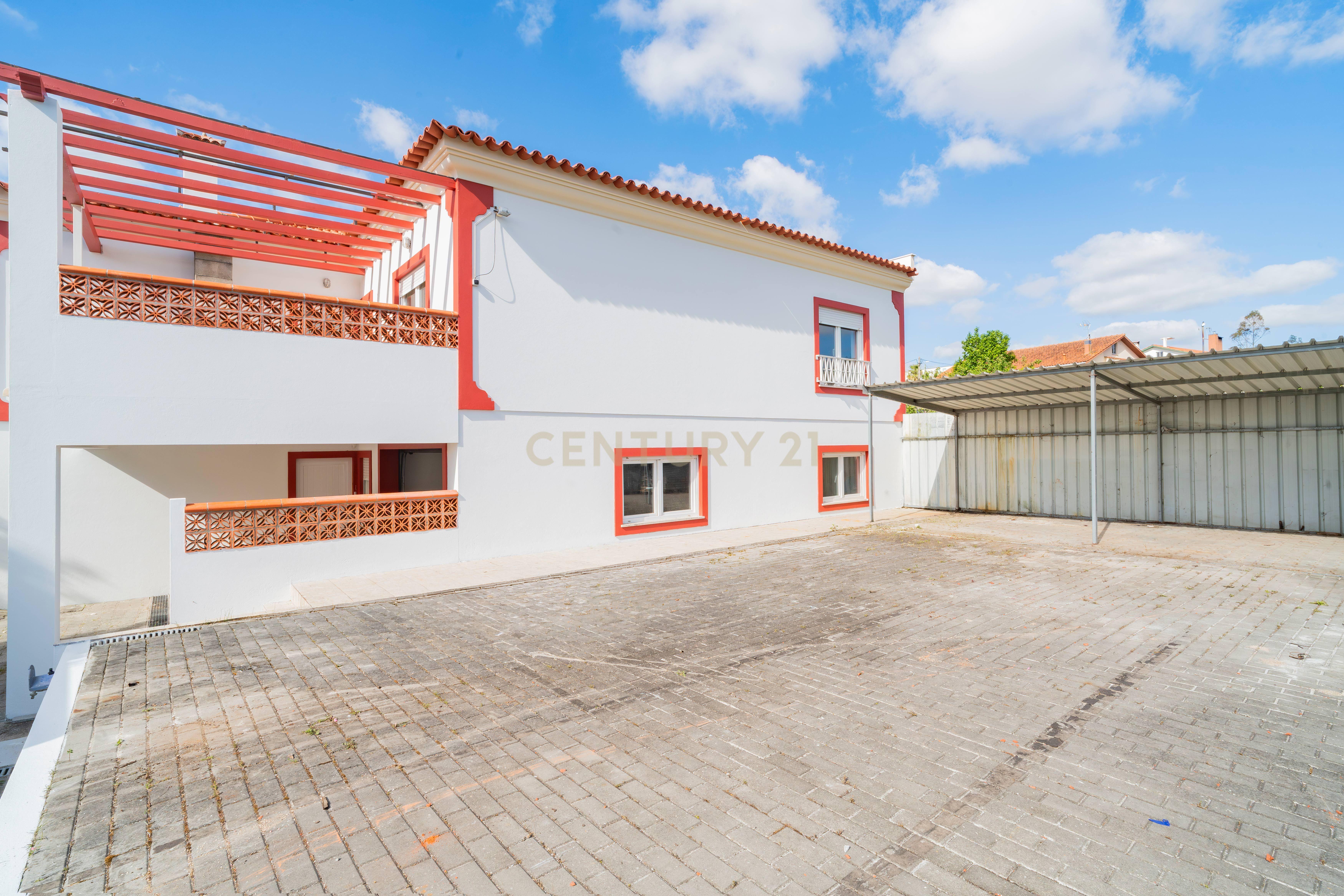 Fotografia 5 de Moradia T3 Térrea com 1.050m² de Terreno, Cave de Convívio e Elevada Eficiência Energética - Amieira, Marinha Grande