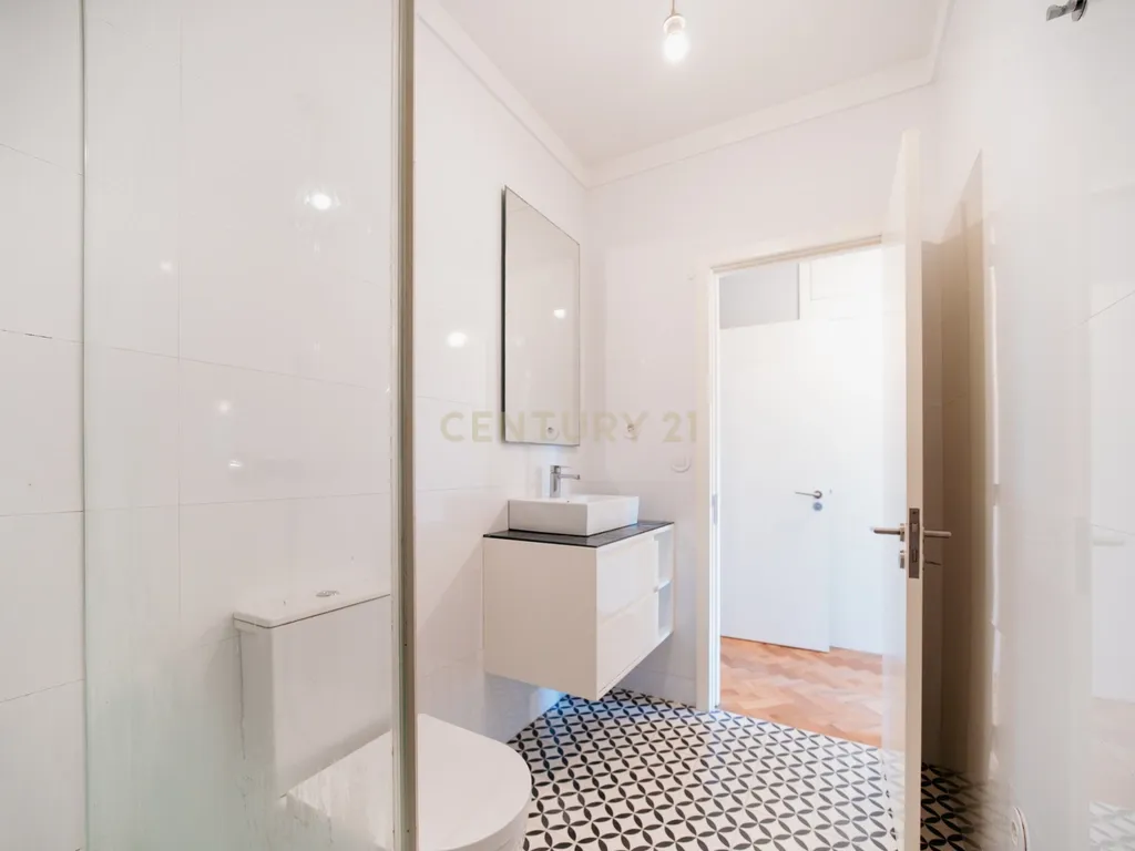 Apartamento T2 na Rua Manuel Carqueja - junto à Praça Velasquez - Porto - Image 18