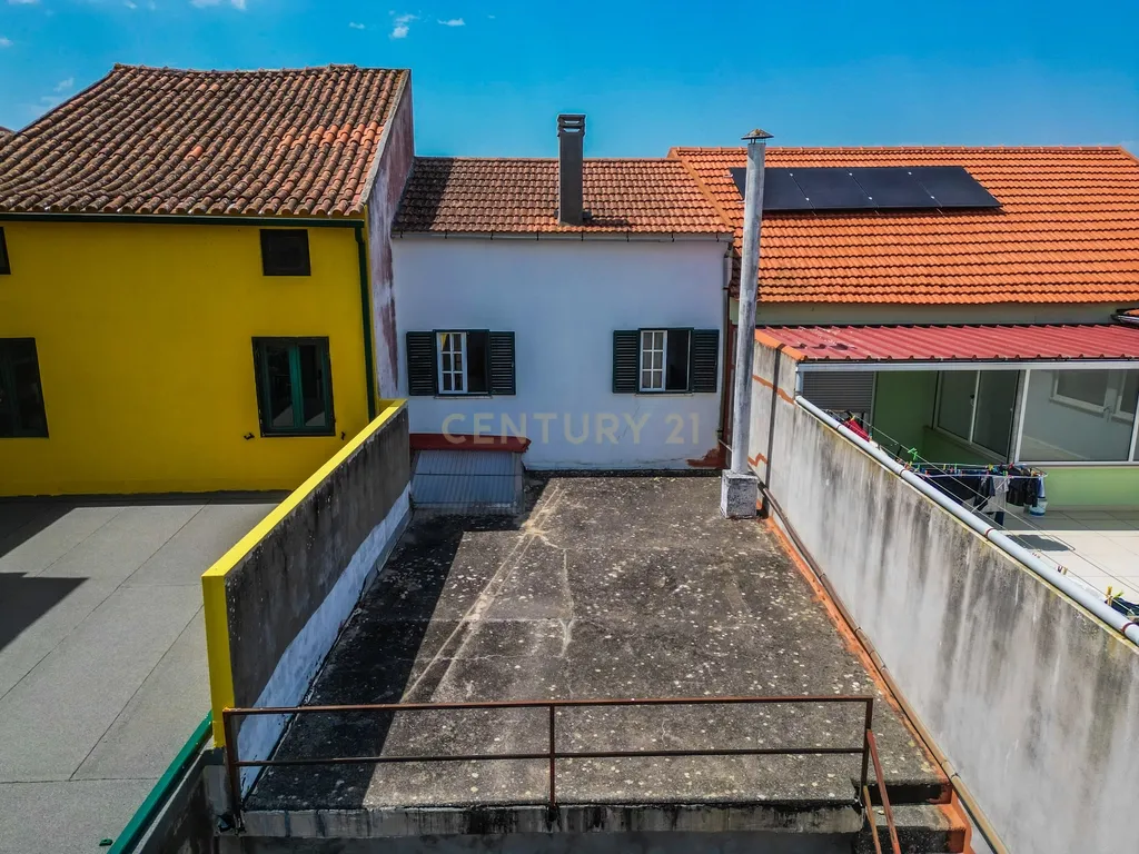 Oportunidade única em Abrunheira! Moradia T3+2 com terraço e vistas panorâmicas - Image 14
