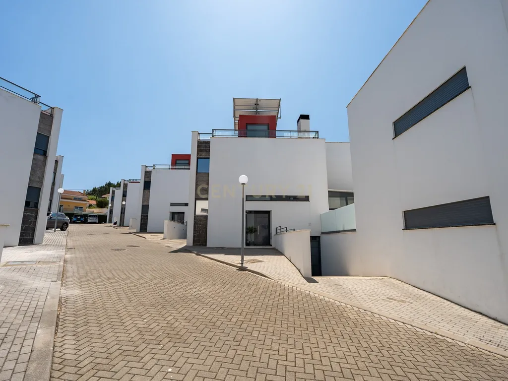 ** Moderna Moradia T4 c/ piscina e rooftop no condomínio privado "Villas do Campo" - Venda do Pinheiro ** - Image 6