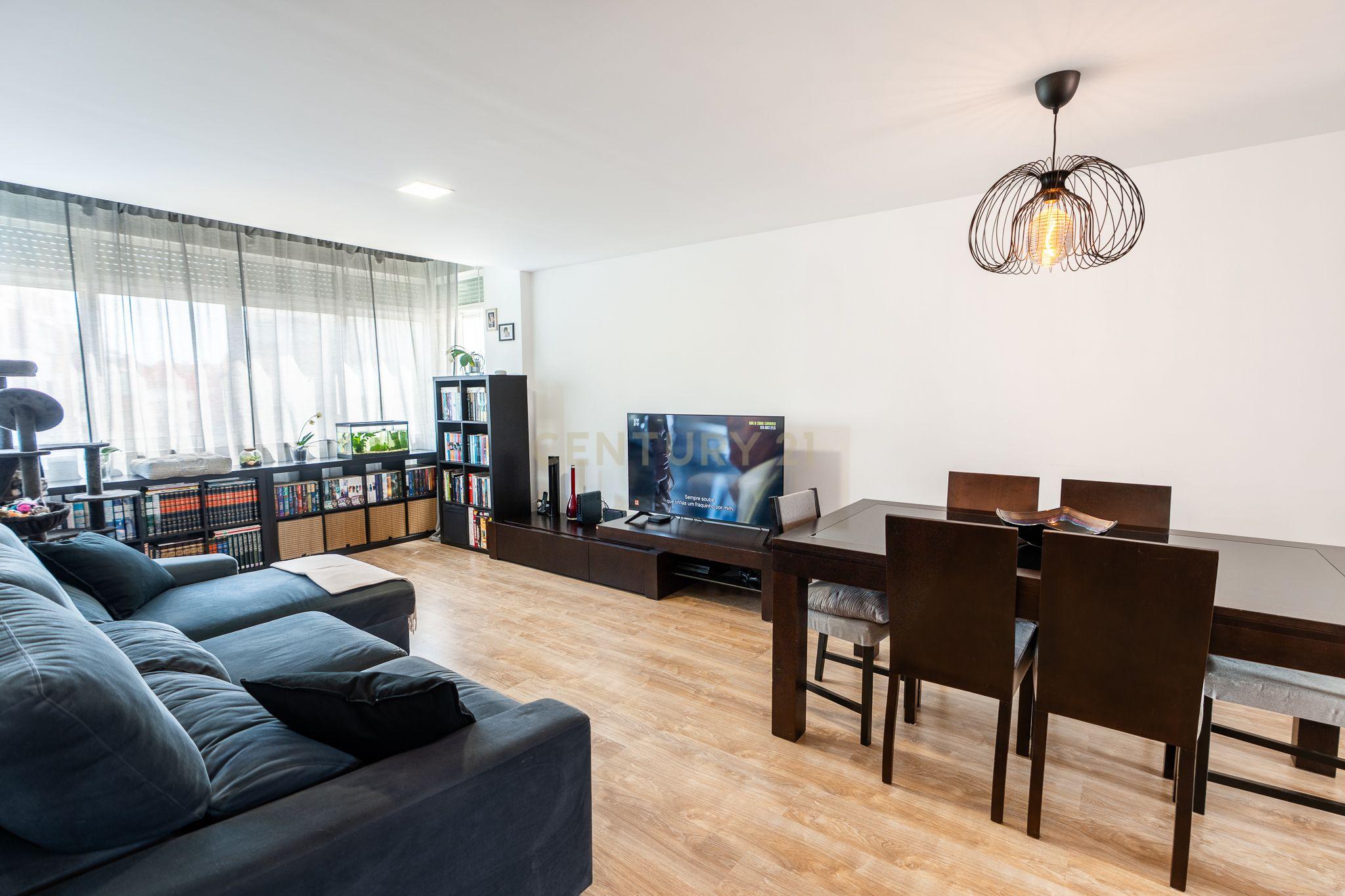 Fotografia 3 de Apartamento T3 Totalmente Remodelado | 114 m² | Suite | Open Space | Centro da Amadora