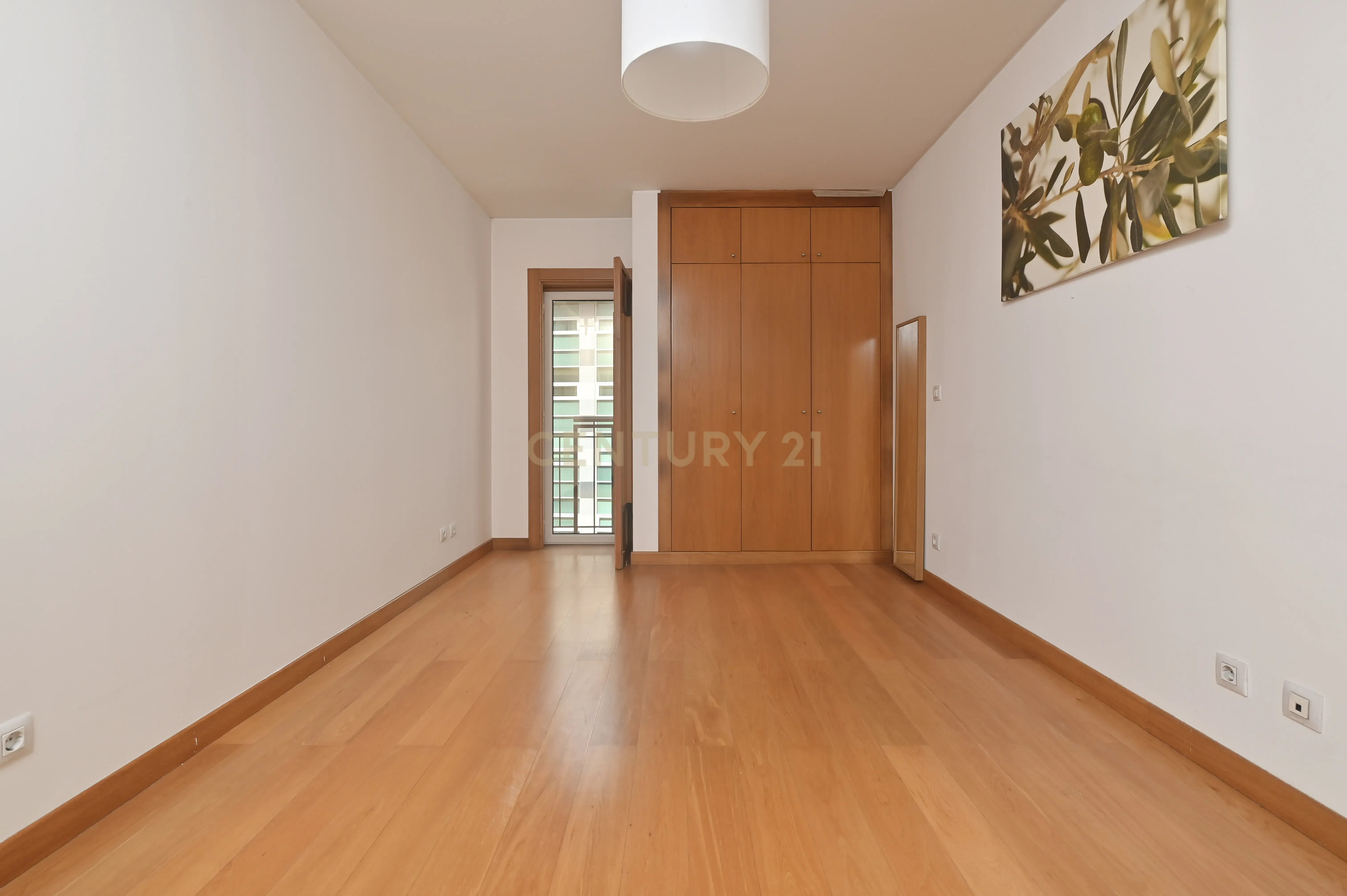 Fotografia 10 de T2 com garagem, para arrendar - Av. Infante Santo (Lisboa)