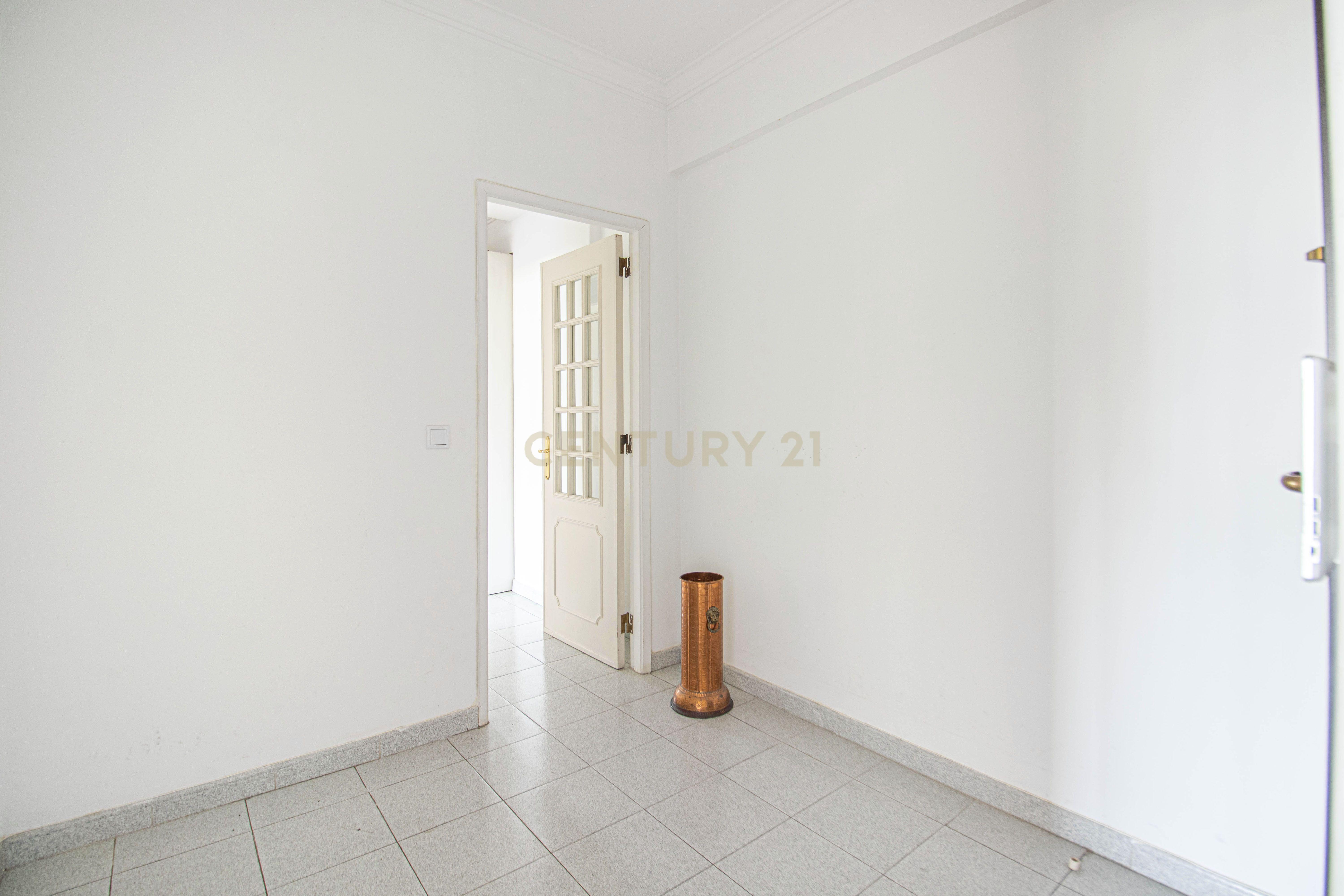Fotografia 12 de Apartamento T2 Lumiar c/ Arrecadação