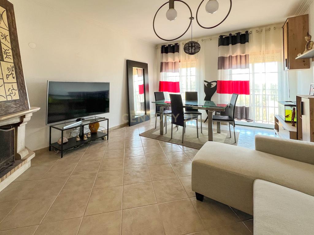 Apartamento T2 com Sótão e garagem - Torres Vedras - Image 4