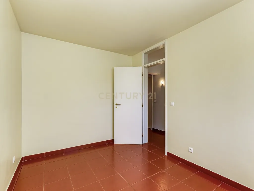 Apartamento T4 Duplex no coração de Telheiras - Image 25