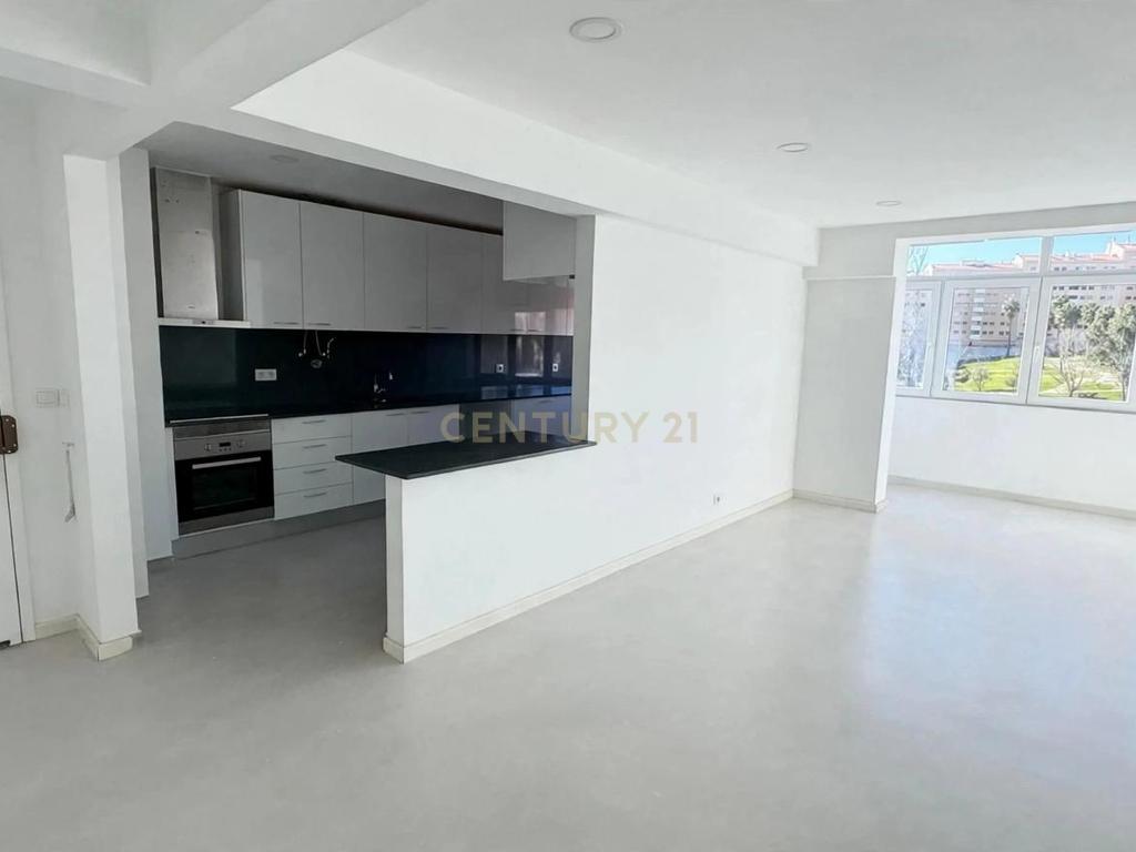 Apartamento T3 Remodelado | Odivelas | Negociável - Image 12