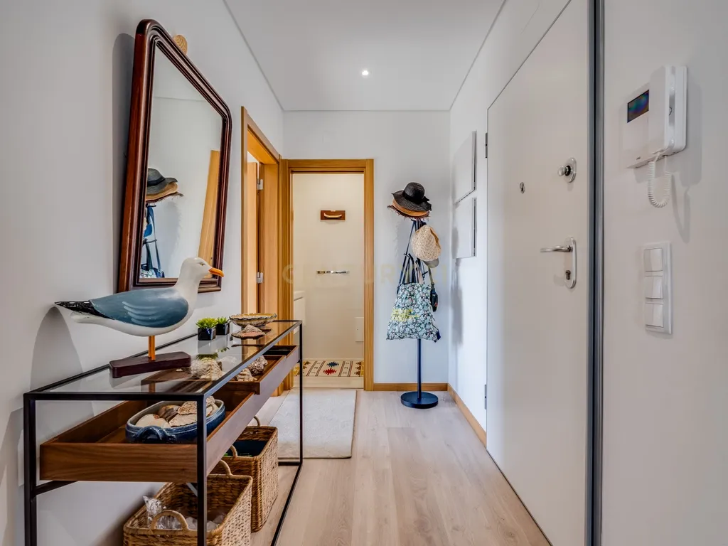 Apartamento T2+1 novo, design moderno, central, a 250metros da Praia de Armação de Pêra - Image 12