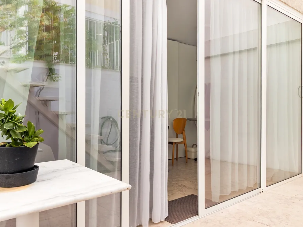 Extraordinário apartamento T3+1 com pátio exterior privado, junto ao Campo Pequeno, Lisboa. Em Venda! - Image 26