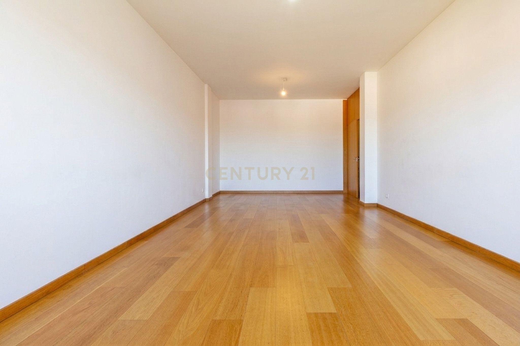 Fotografia 5 de Barreiro / Lavradio - Apartamento de 4 assoalhadas com varandas e lugar de parqueamento e elevador