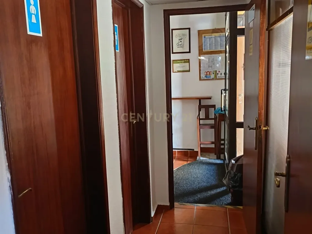Prédio à Venda – Comércio e Habitação T4 no Centro de Santiago do Escoural - Image 33
